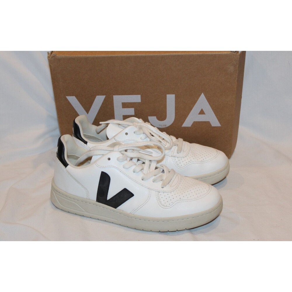 Veja Women’s V‑12 Leather Sneaker Extra White Cypress NIB sz 8 CR